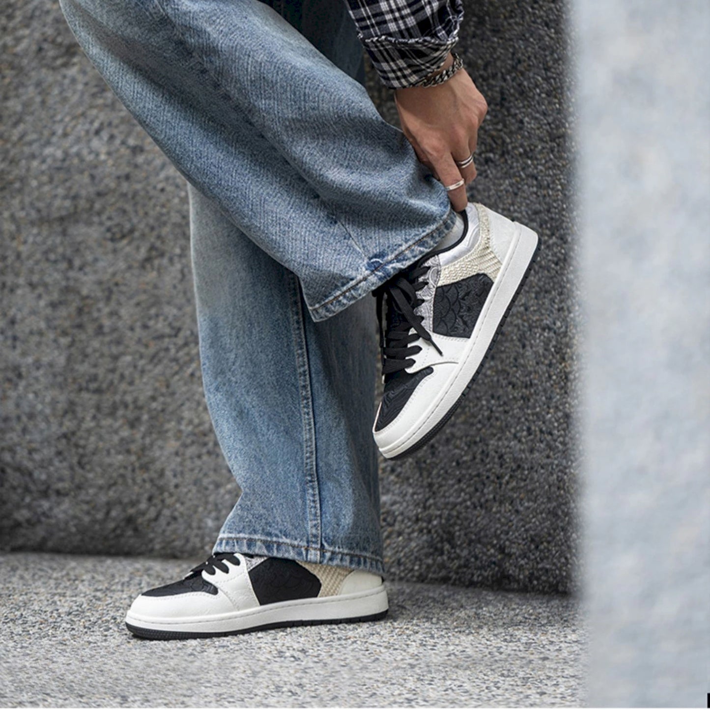 MRA LOWS PANDA SPIRIT EDITION SNEAKER