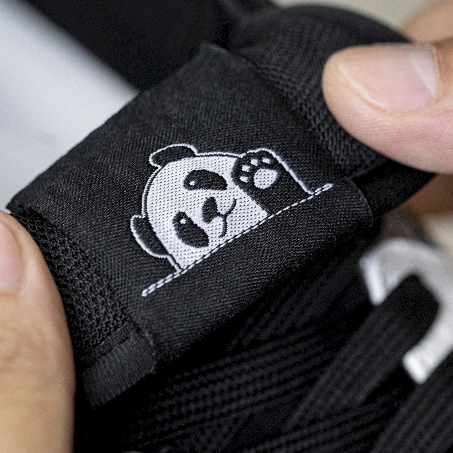 MRA LOWS PANDA SPIRIT EDITION SNEAKER