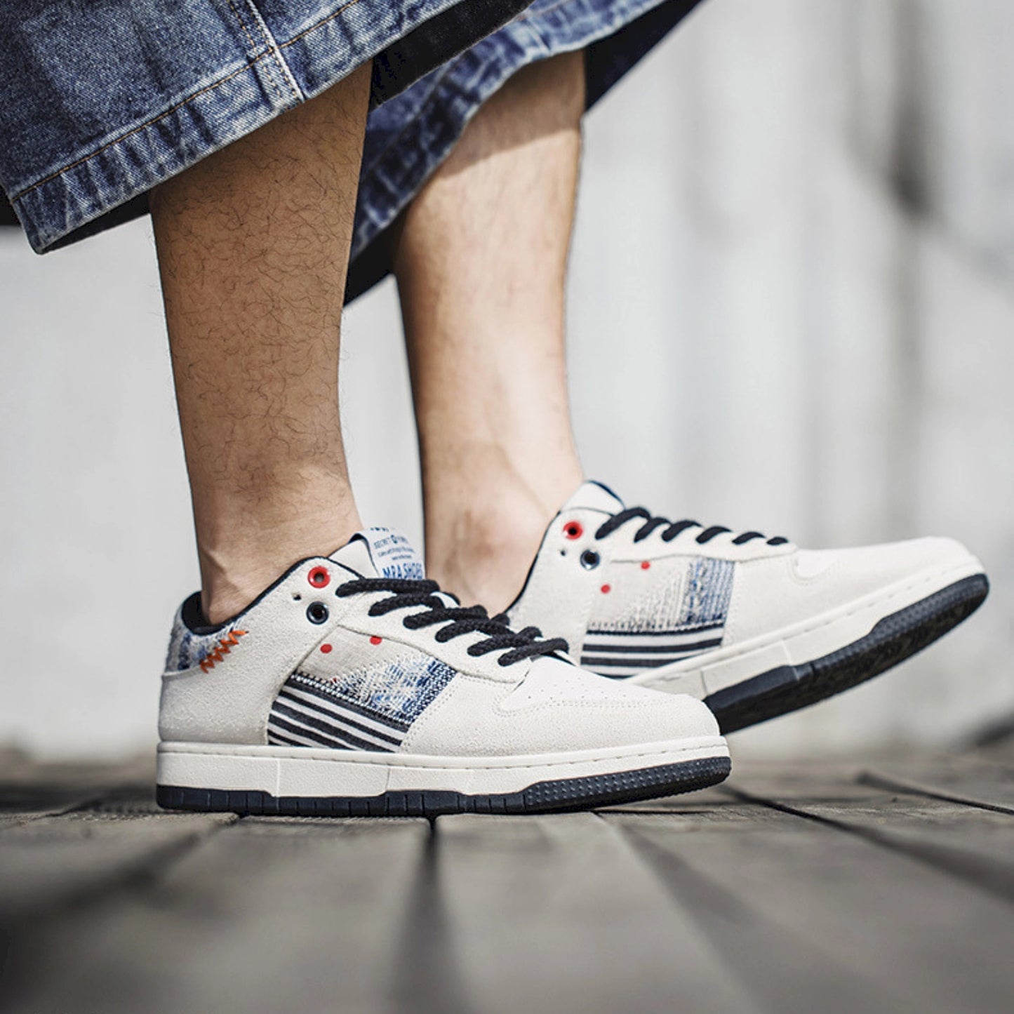 MRA LOWS FLOATING WORLD EDITION SNEAKER