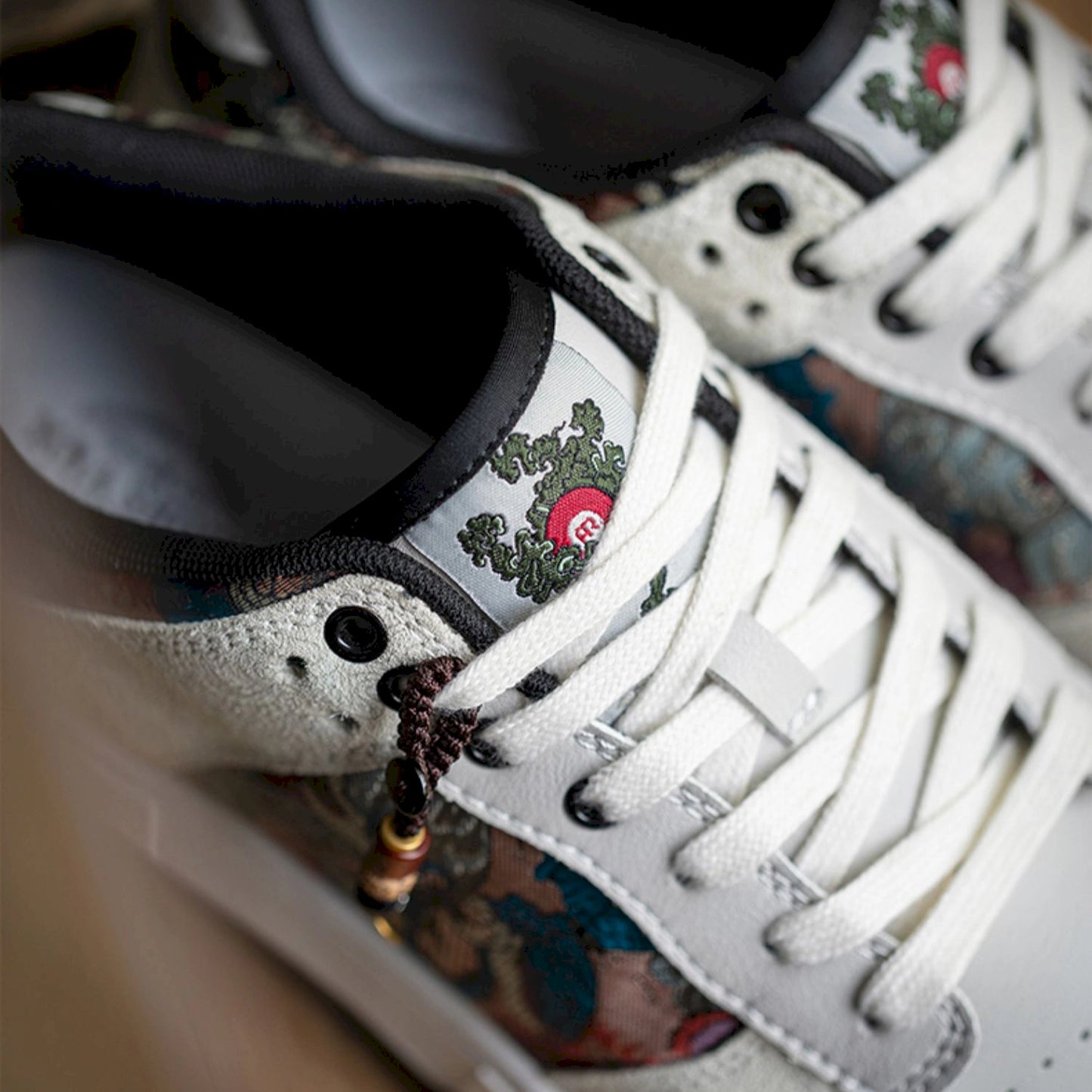 MRA LOWS SILK DUST EDITION SNEAKER
