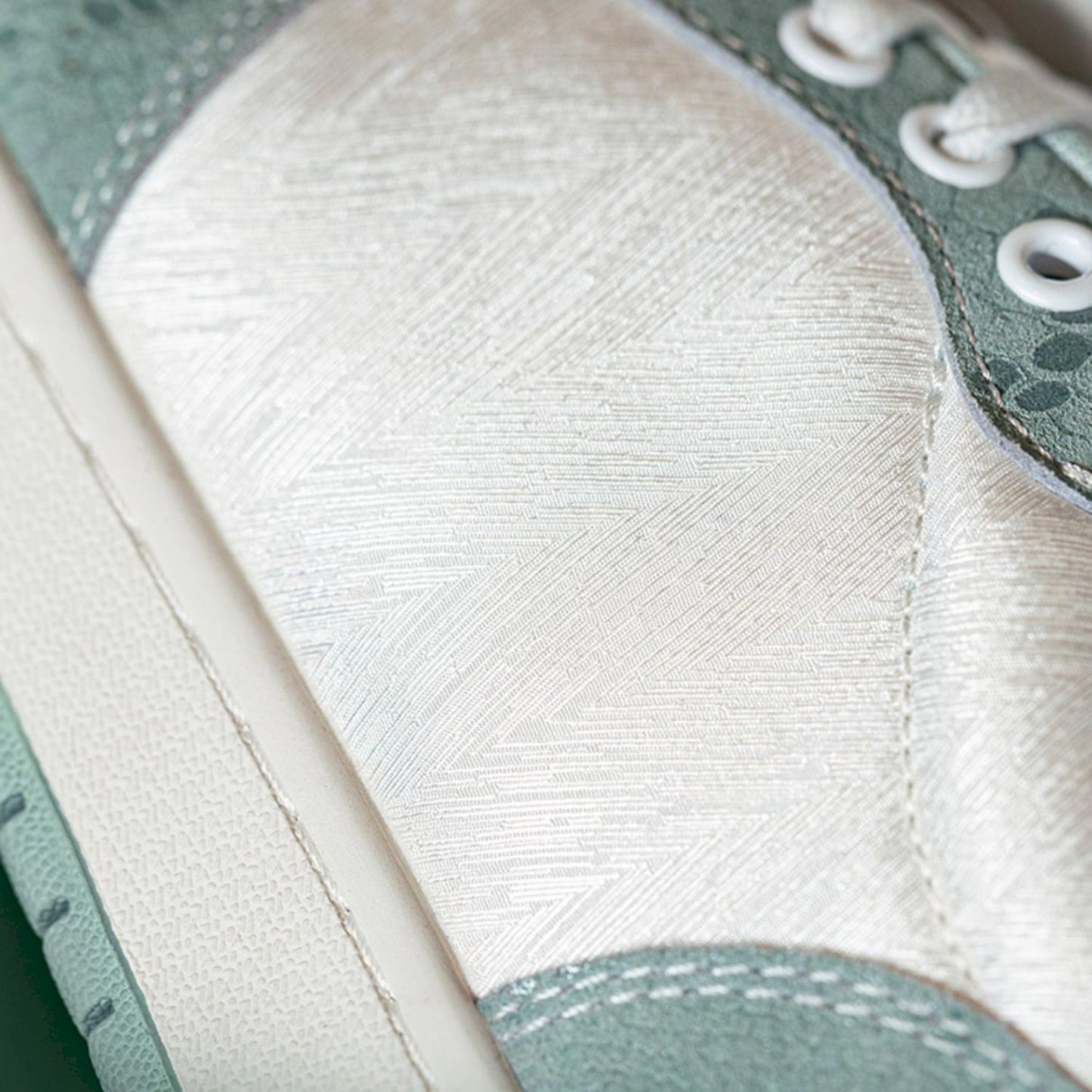 MRA LOWS SILK SERPENT EDITION SNEAKER