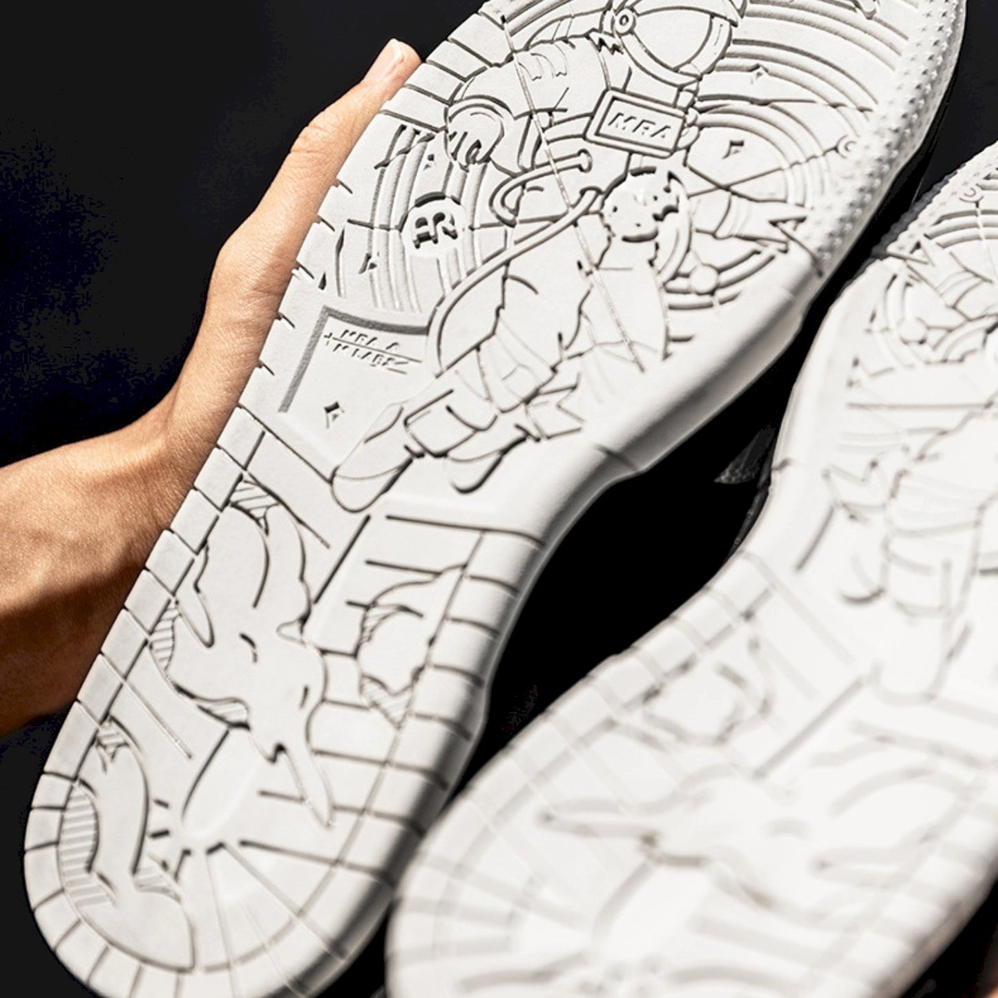 MRA LOWS BONE LINE EDITION SNEAKER