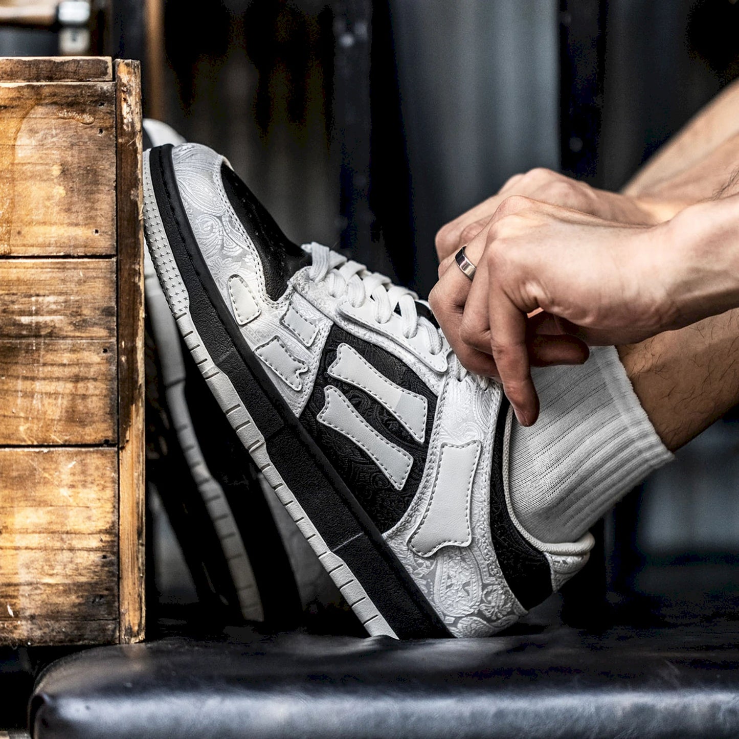 MRA LOWS BONE LINE EDITION SNEAKER