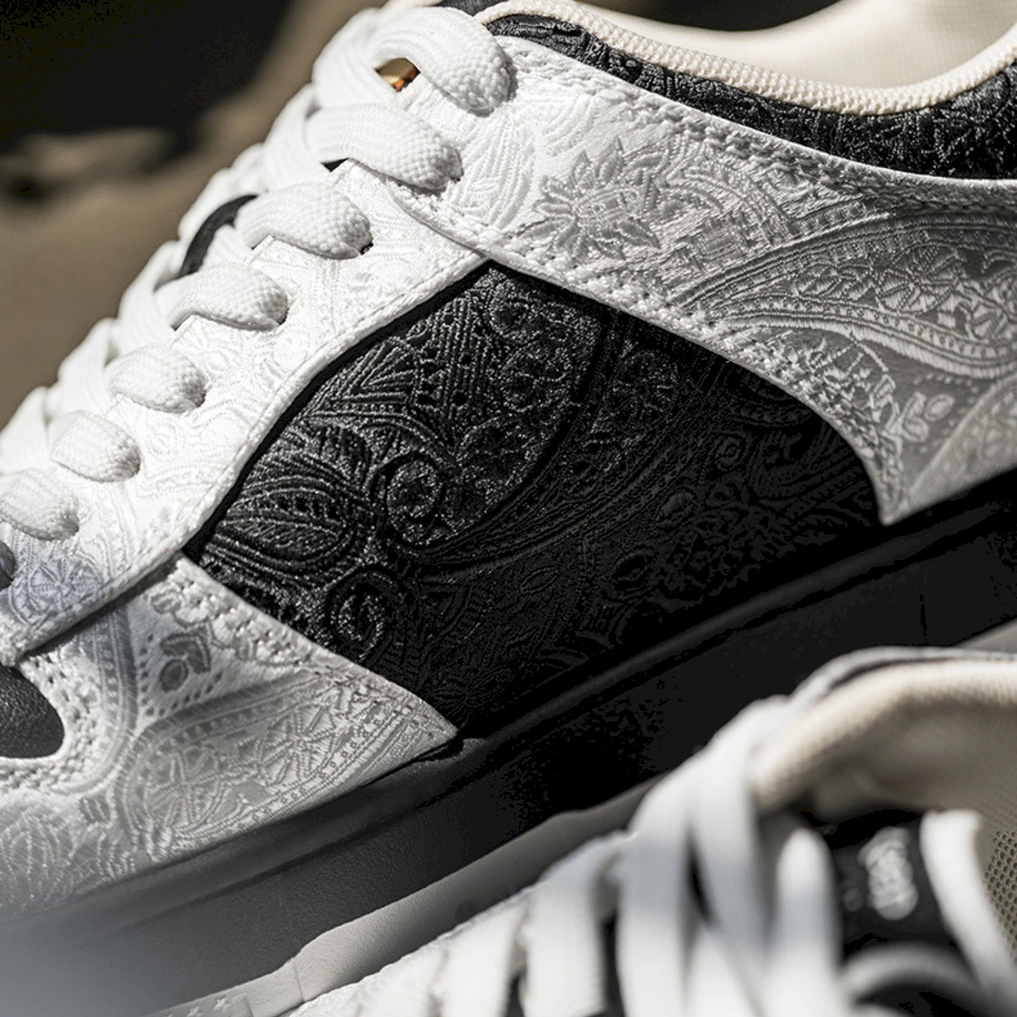 MRA LOWS BONE LINE EDITION SNEAKER