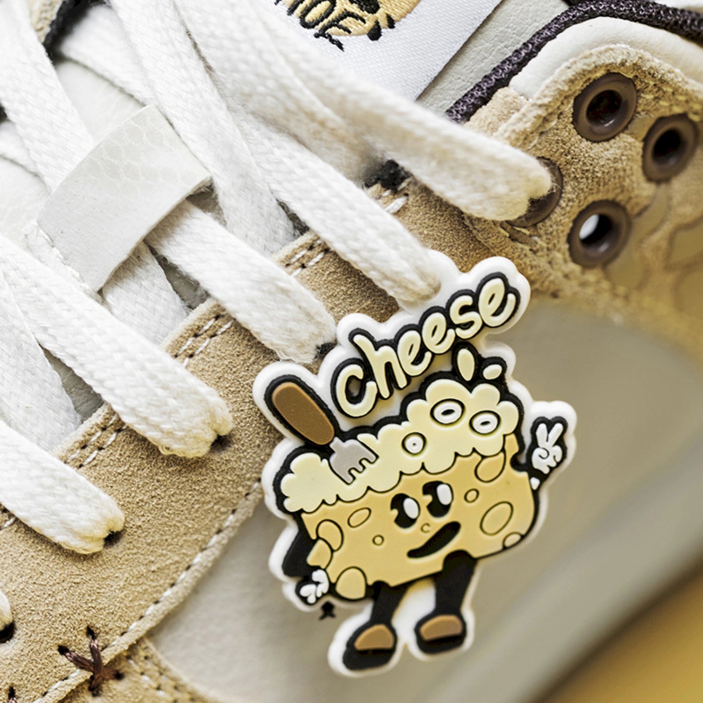 MRA LOWS CHEESE EDITION SNEAKER