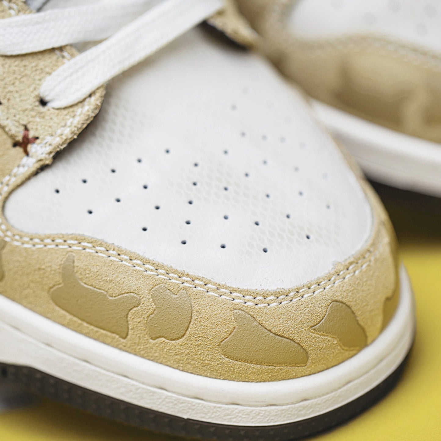 MRA LOWS CHEESE EDITION SNEAKER