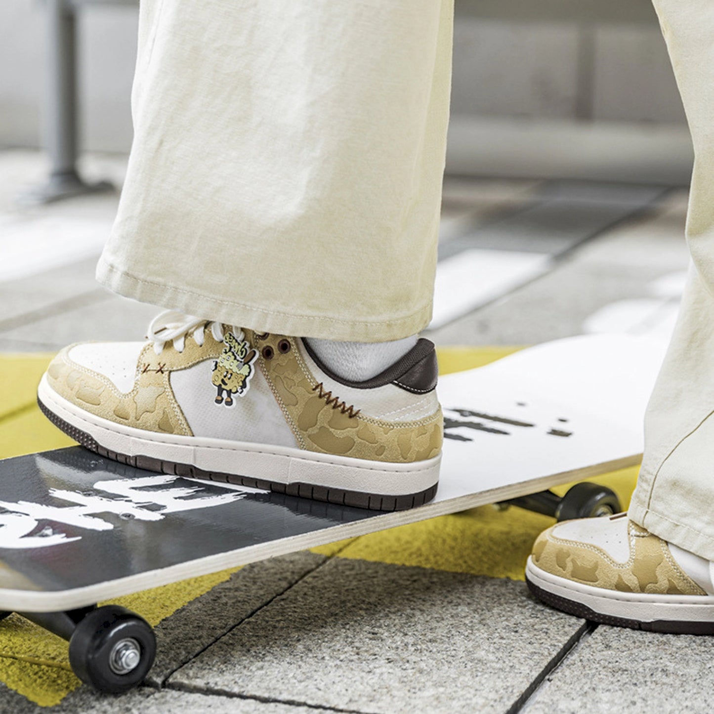 MRA LOWS CHEESE EDITION SNEAKER