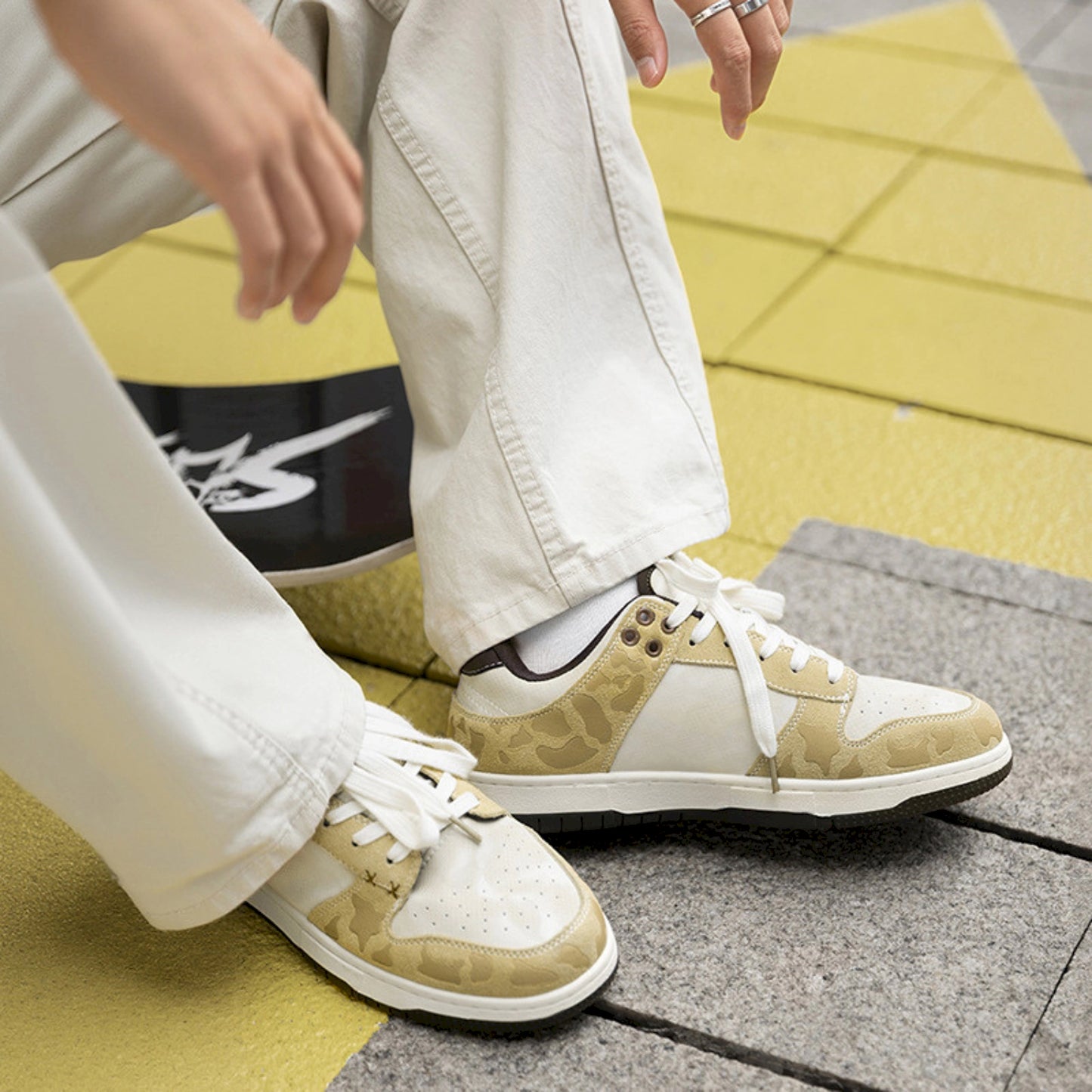 MRA LOWS CHEESE EDITION SNEAKER