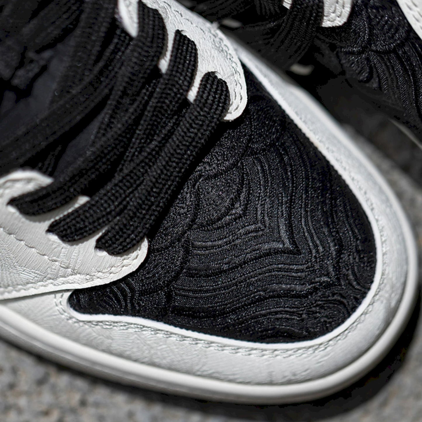 MRA LOWS PANDA SPIRIT EDITION SNEAKER
