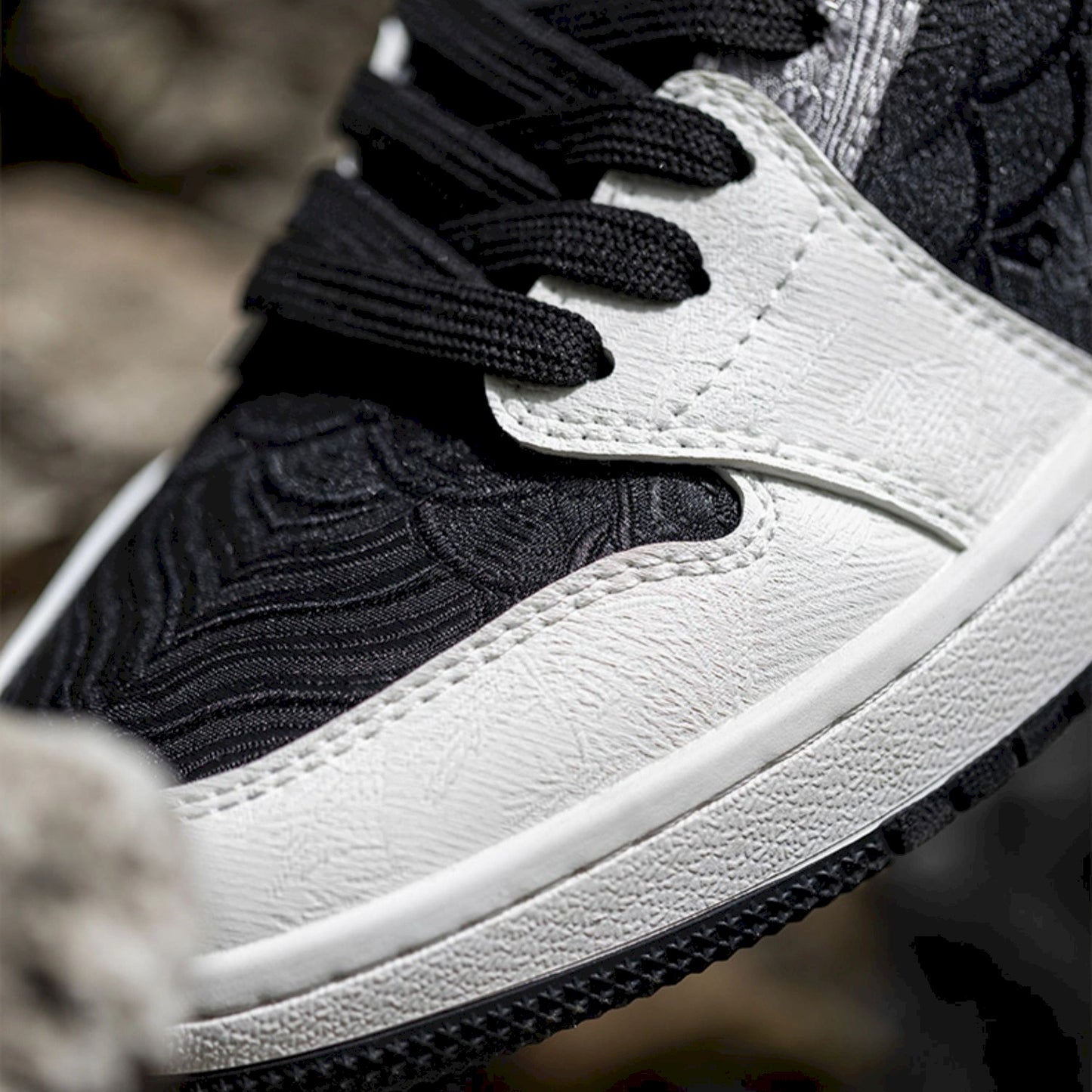 MRA LOWS PANDA SPIRIT EDITION SNEAKER