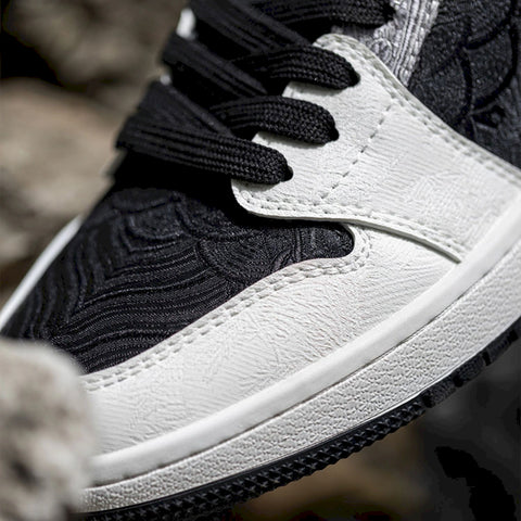MRA LOWS PANDA SPIRIT EDITION SNEAKER